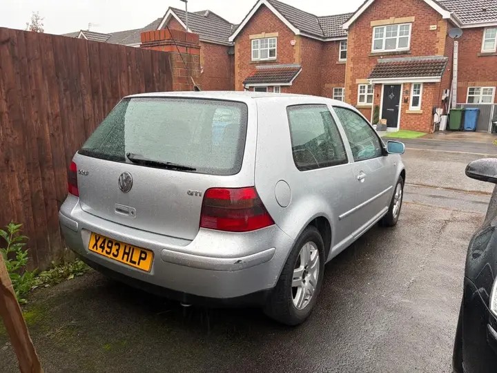 Volkswagen Golf 2000 photo 2