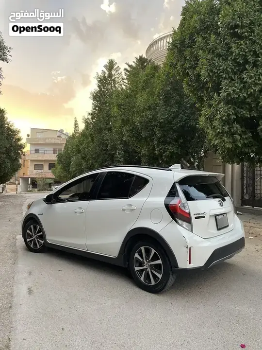 Toyota Prius C 2018 photo 4