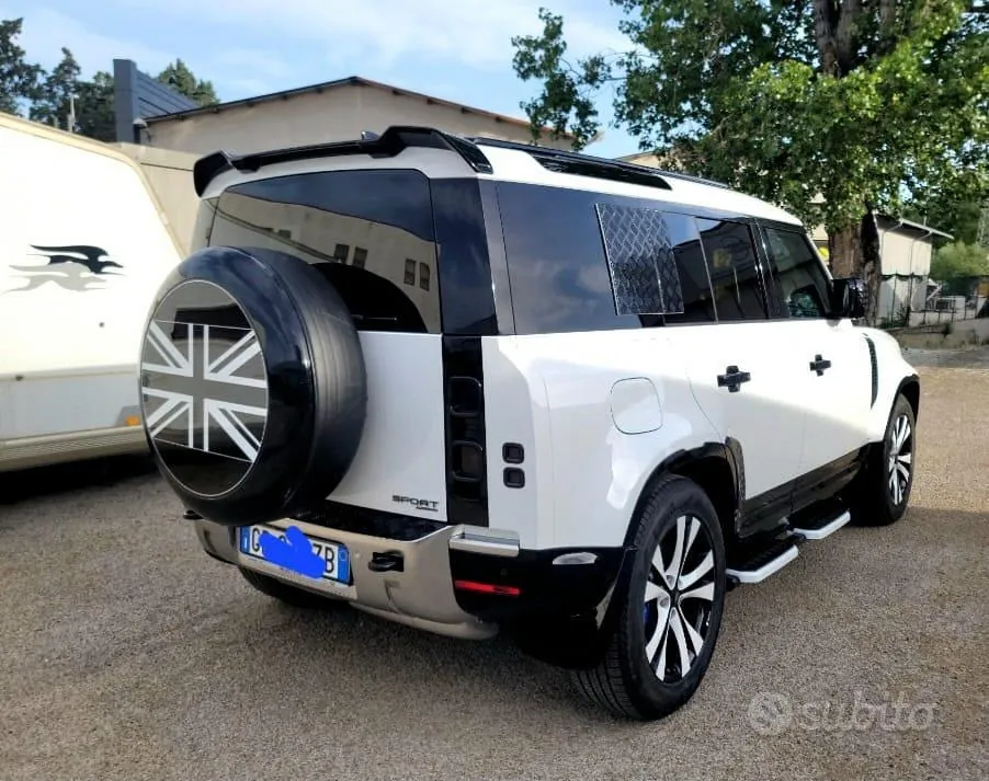 Land Rover Defender 2024 photo 3
