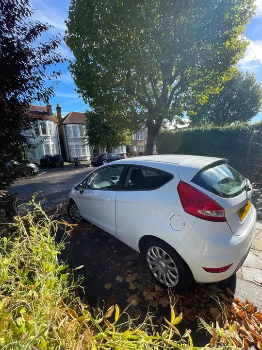 Ford Fiesta 2012 photo 4