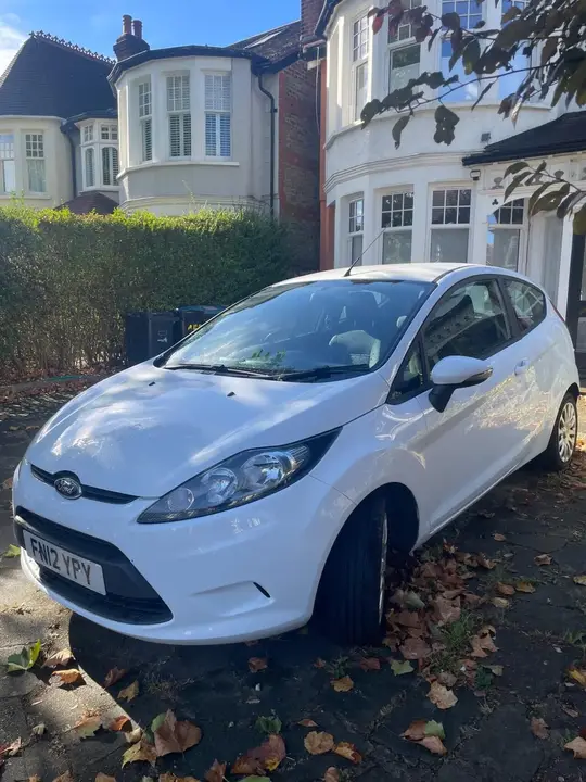 Ford Fiesta 2012 photo 2