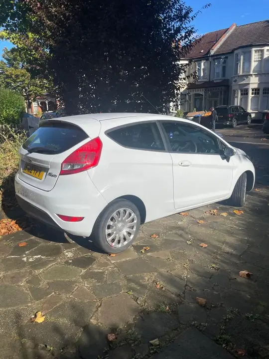 Ford Fiesta 2012 photo 3