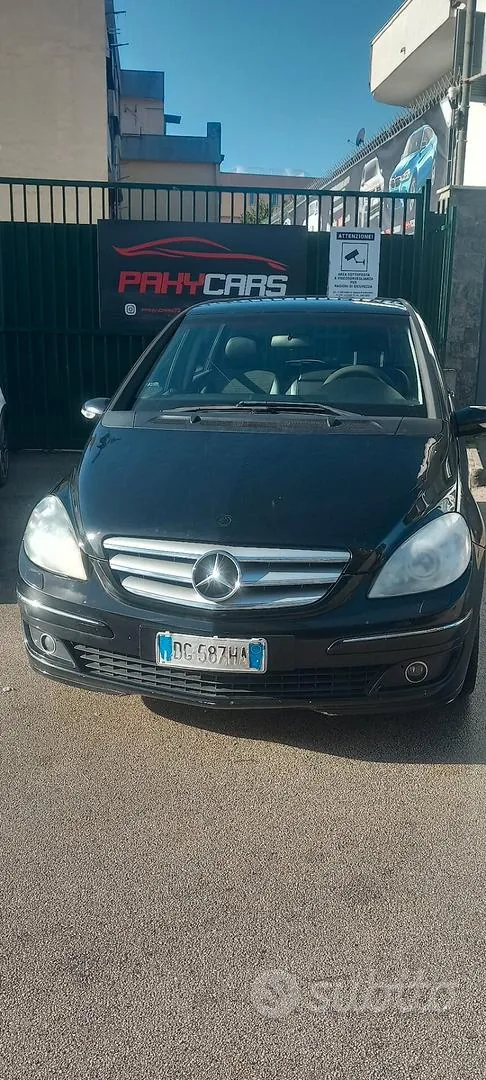 Mercedes-Benz B 200