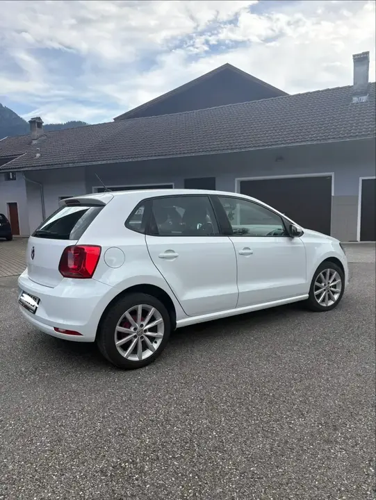 Volkswagen Polo 2016 photo 2