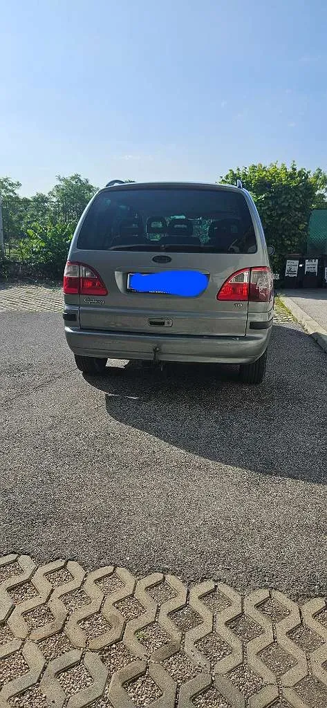 Ford Galaxy 2002 photo 2