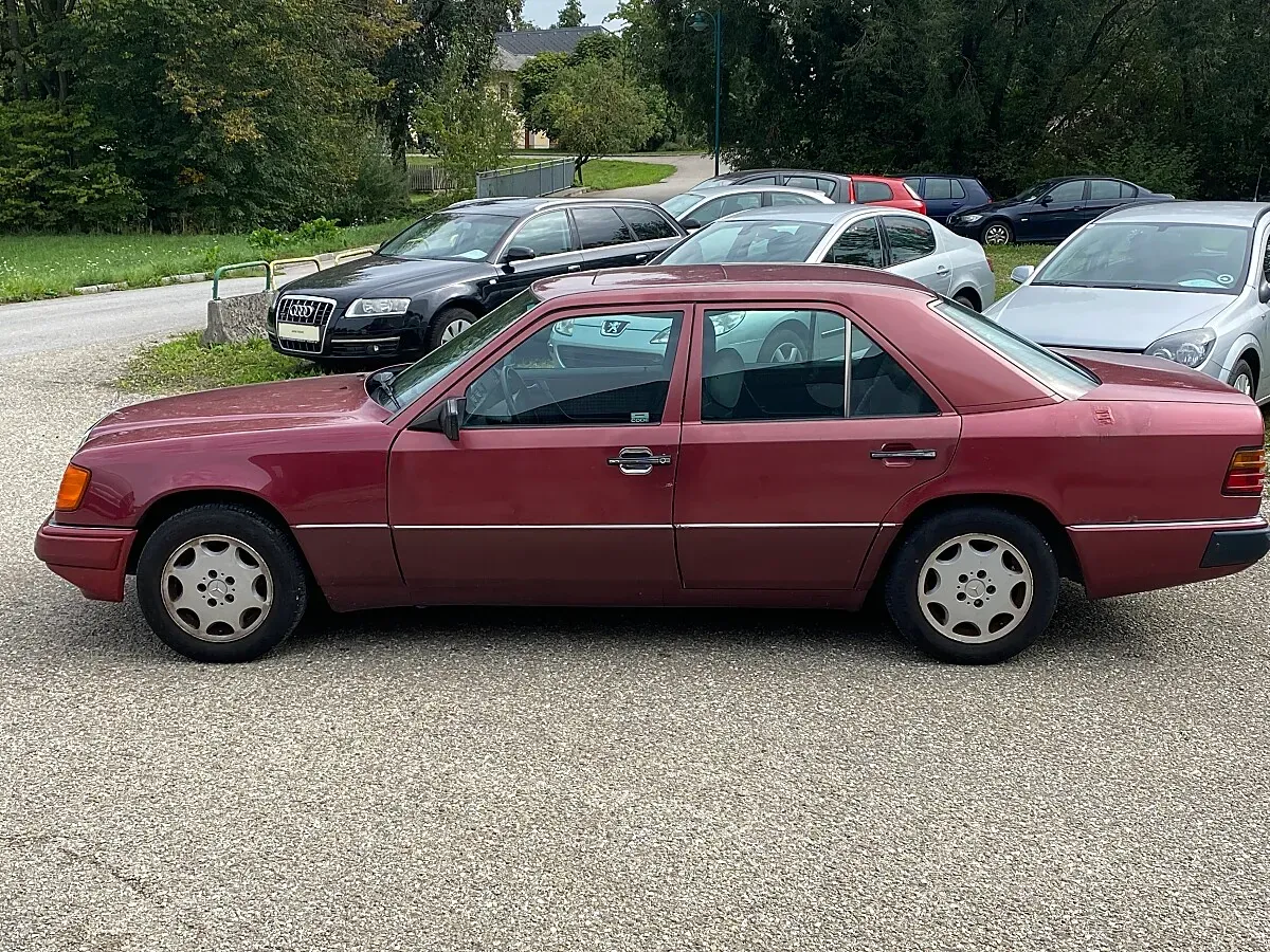 Mercedes-Benz W124 1993 photo 3
