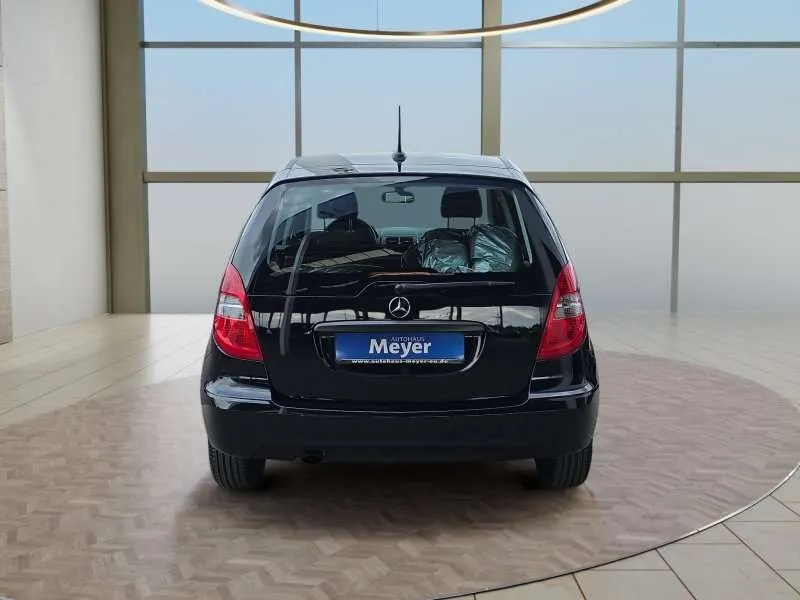 Mercedes-Benz A 180 2011 photo 4
