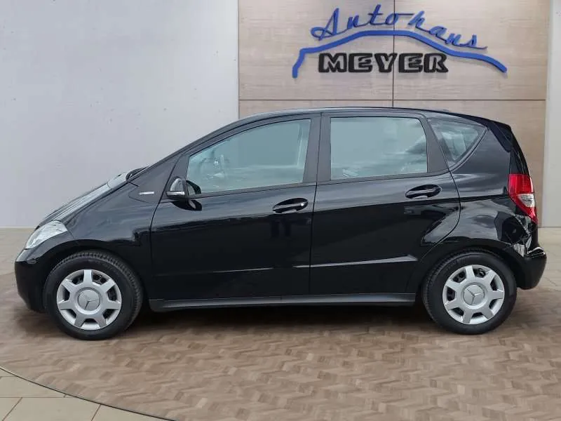 Mercedes-Benz A 180 2011 photo 2