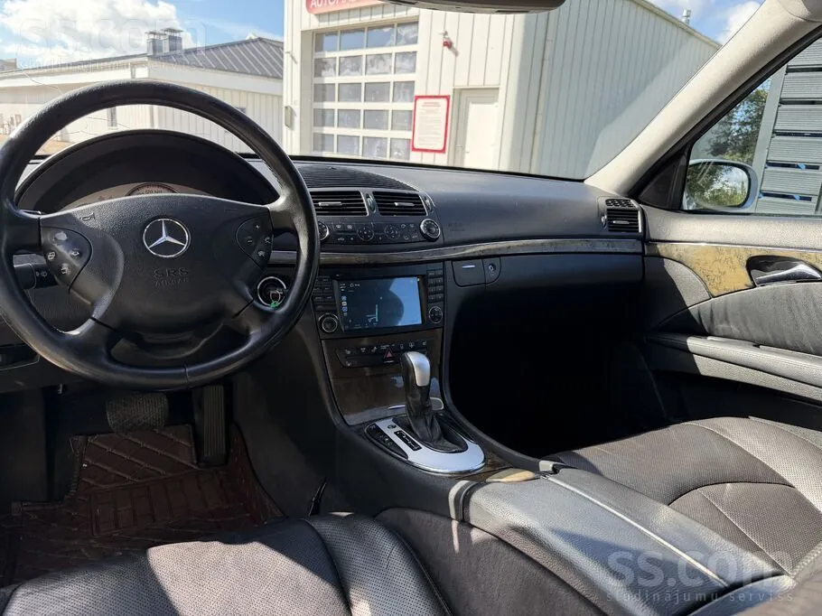 Mercedes-Benz E-Class 2002 photo 4