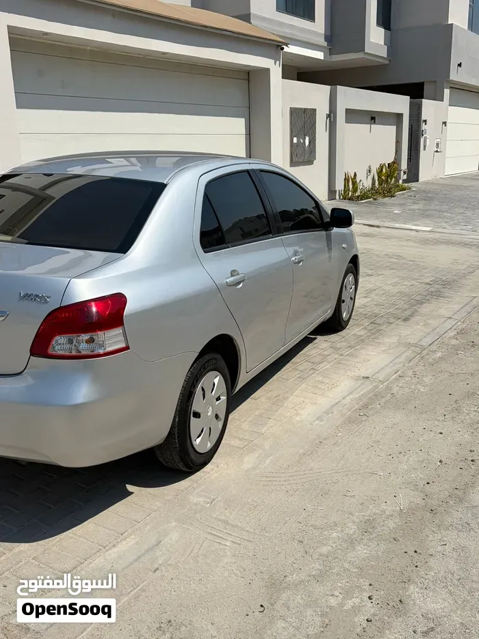 Toyota Yaris 2013 photo 2
