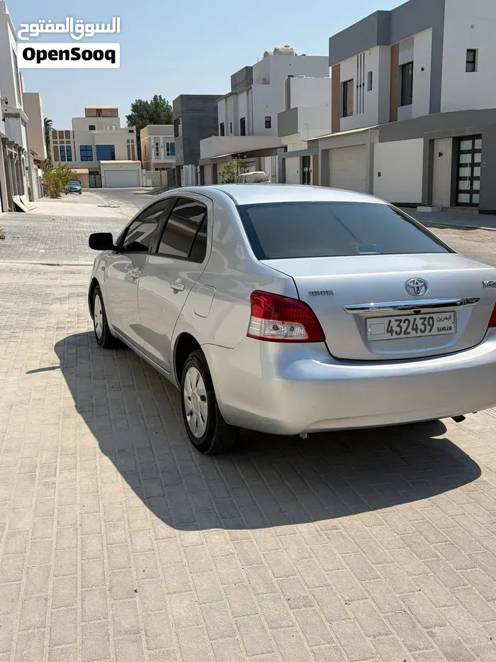 Toyota Yaris 2013 photo 4