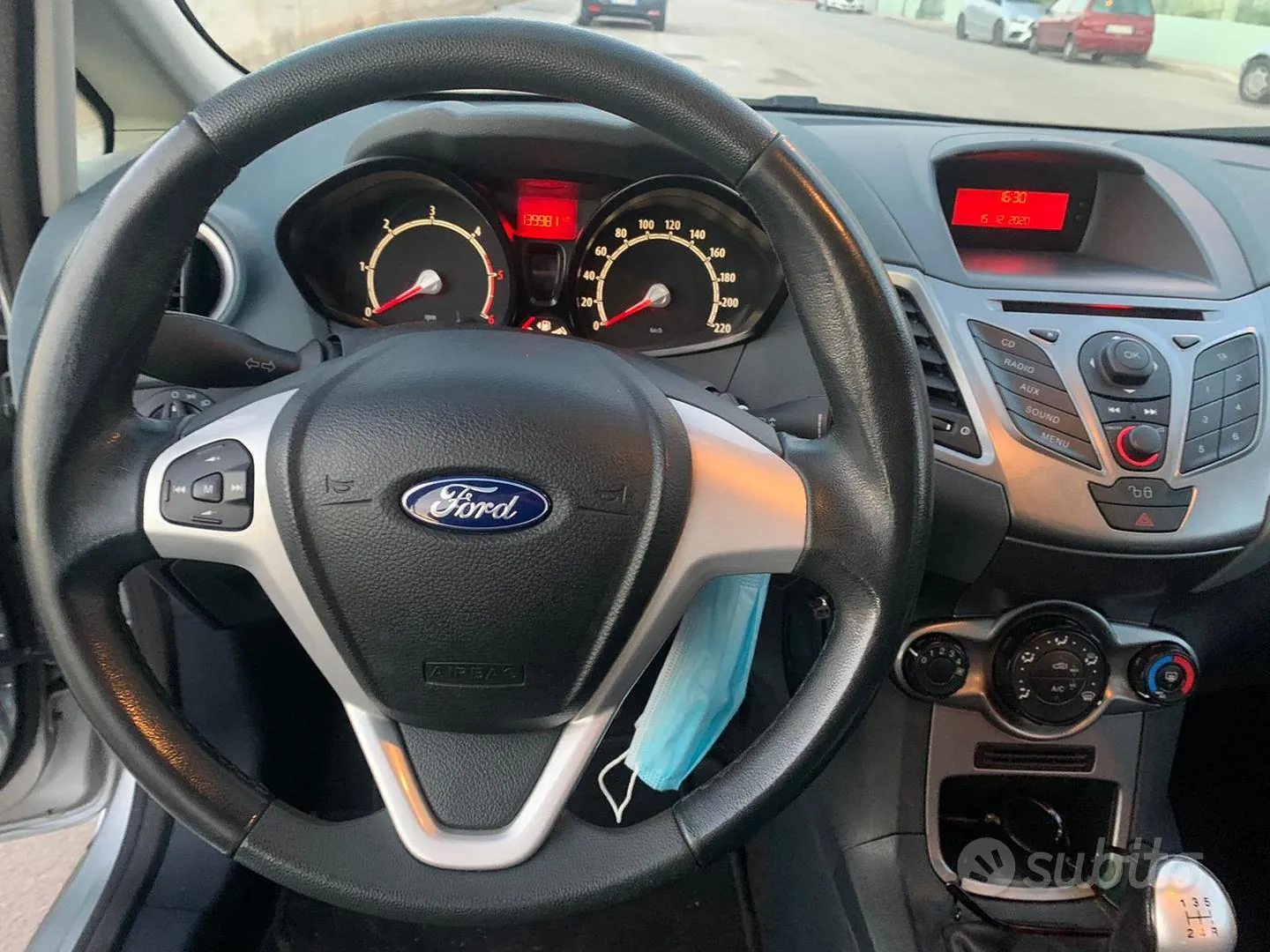 Ford Fiesta 2011 photo 4