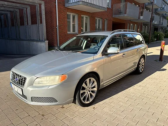 Volvo V70 2011 photo 2