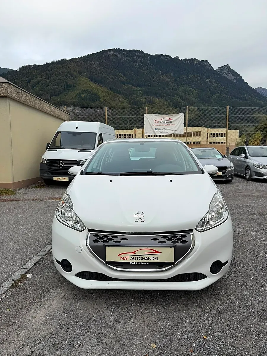 Peugeot 208 2012 photo 2