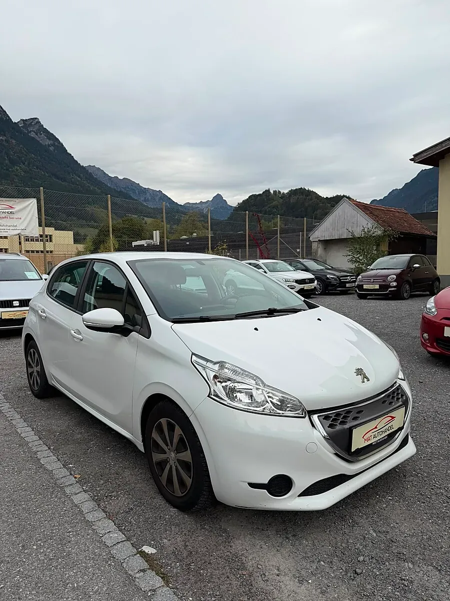 Peugeot 208 2012 photo 3