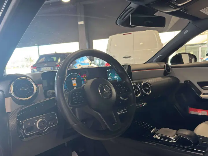 Mercedes-Benz A 180D 2018 photo 4
