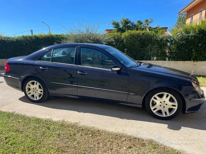 Mercedes-Benz E 270 2005 photo 4