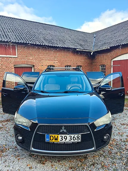 Mitsubishi Outlander 2011 photo 2