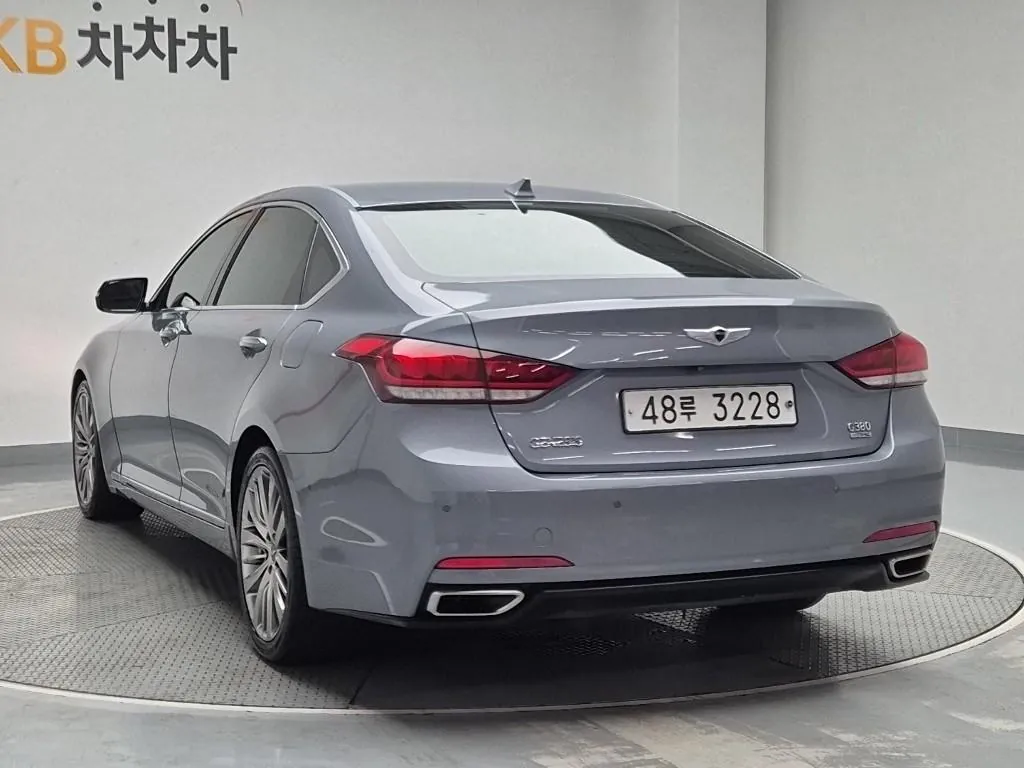 Hyundai Genesis 2014 photo 2