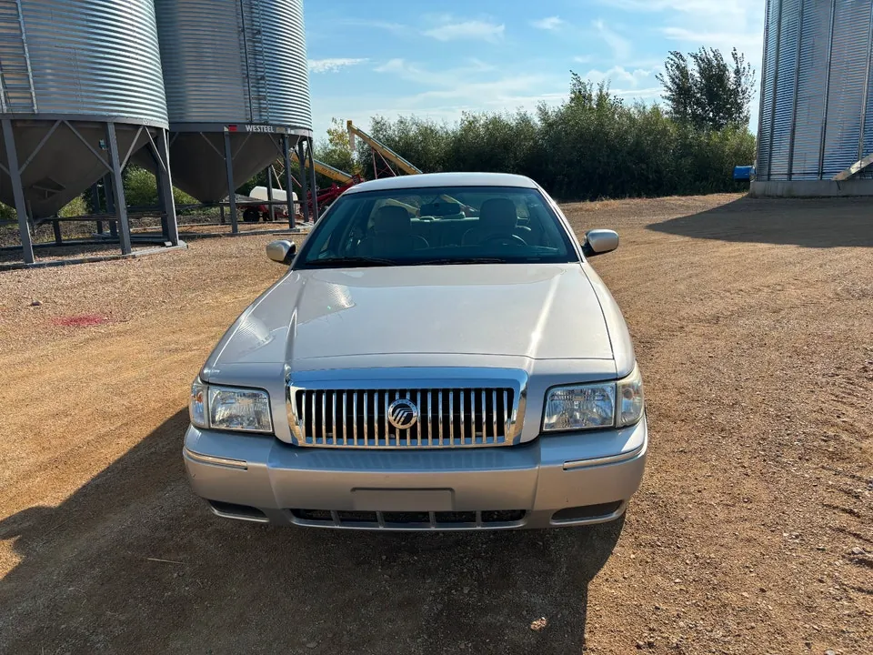 Mercury Grand Marquis 2009 photo 2