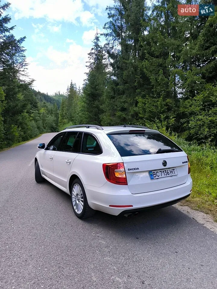 Skoda Superb 2014 photo 4