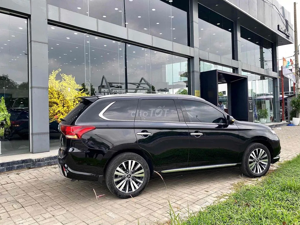 Mitsubishi Outlander 2023 photo 3