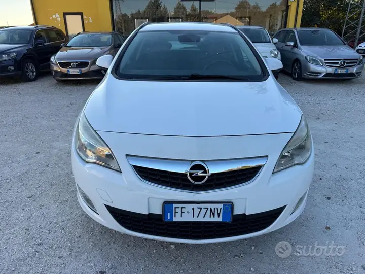 Opel Astra 2011 photo 5