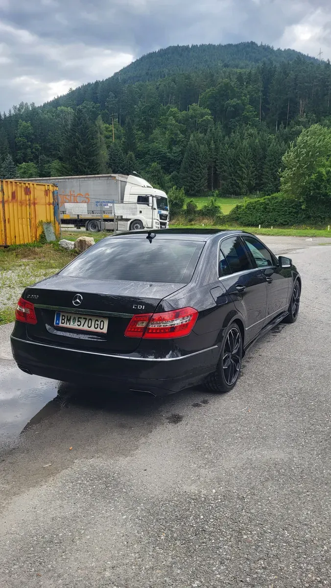 Mercedes-Benz E-Class 2012 photo 3