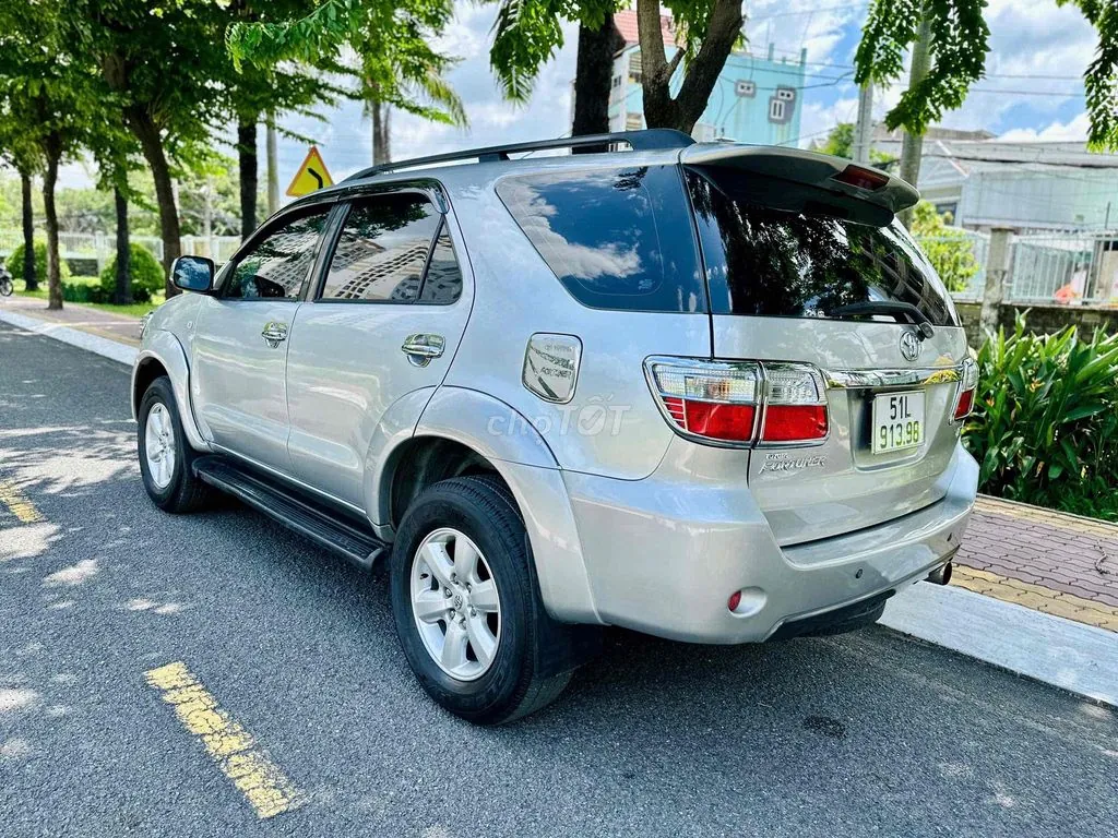 Toyota Fortuner 2010 photo 4