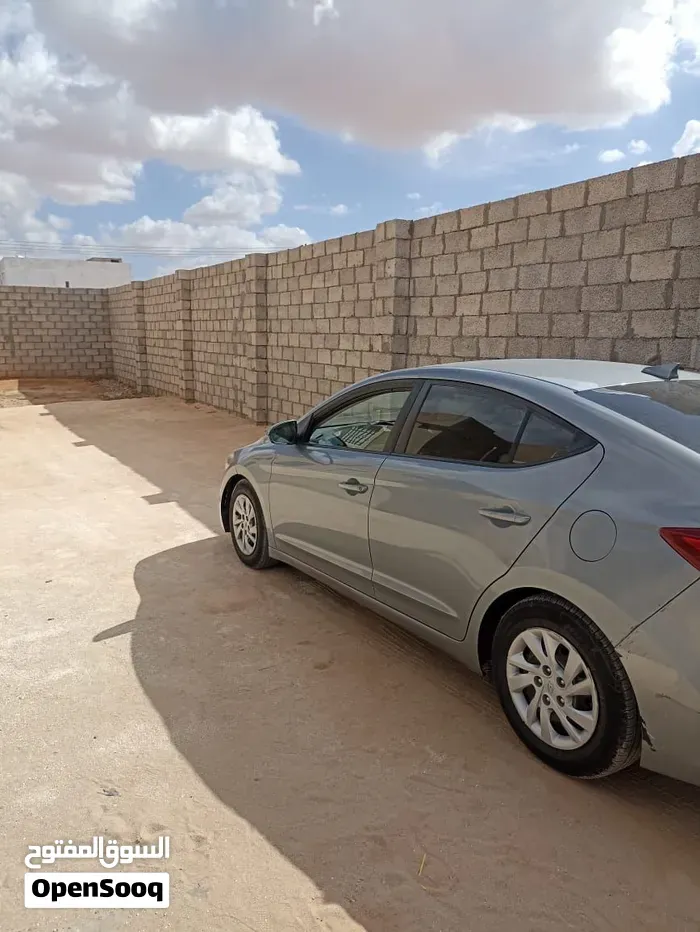Hyundai Elantra 2018 photo 3