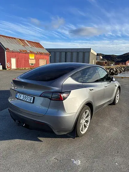 Tesla Model Y 2023 photo 5