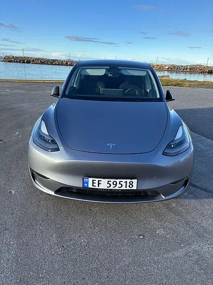 Tesla Model Y 2023 photo 3