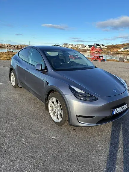 Tesla Model Y 2023 photo 4