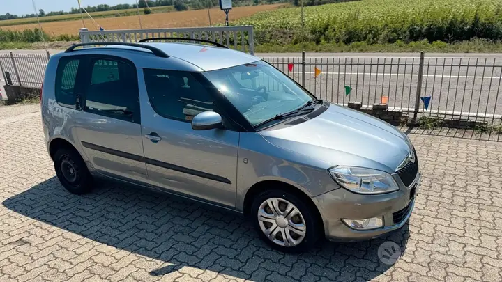 Skoda Roomster 2011 photo 2