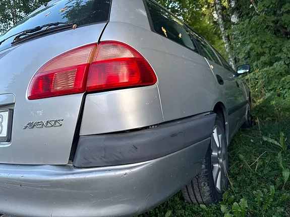Toyota Avensis 2001 photo 5