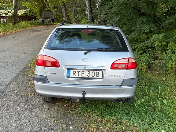 Toyota Avensis 2001 photo 2