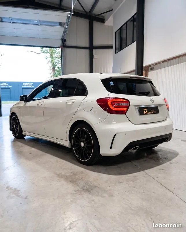 Mercedes-Benz A 180 2014 photo 2