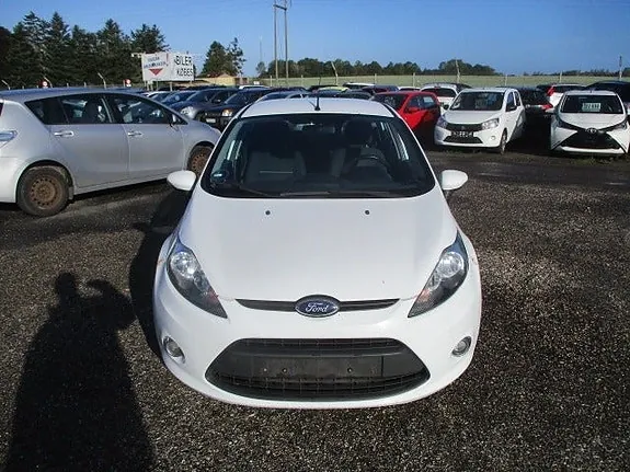 Ford Fiesta 2012 photo 2