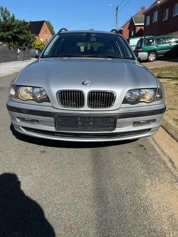 BMW 318I