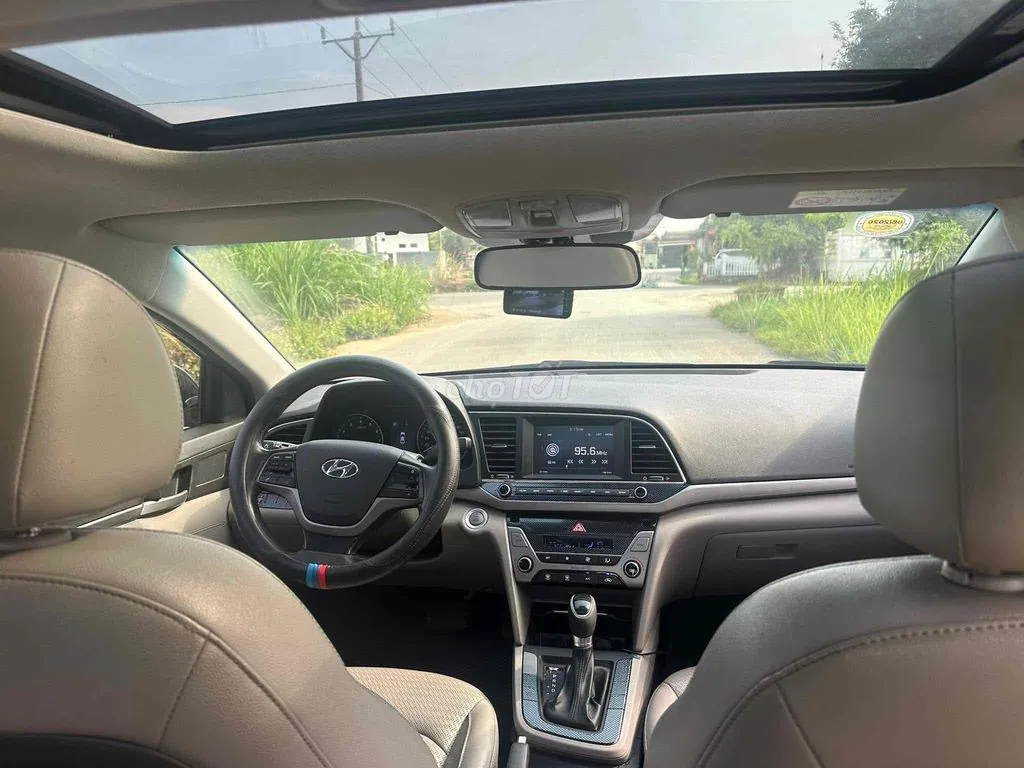 Hyundai Elantra 2017 photo 4