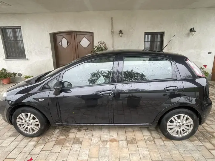 Fiat Grande Punto 2014 photo 2