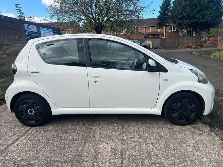 Toyota Aygo 2012 photo 4