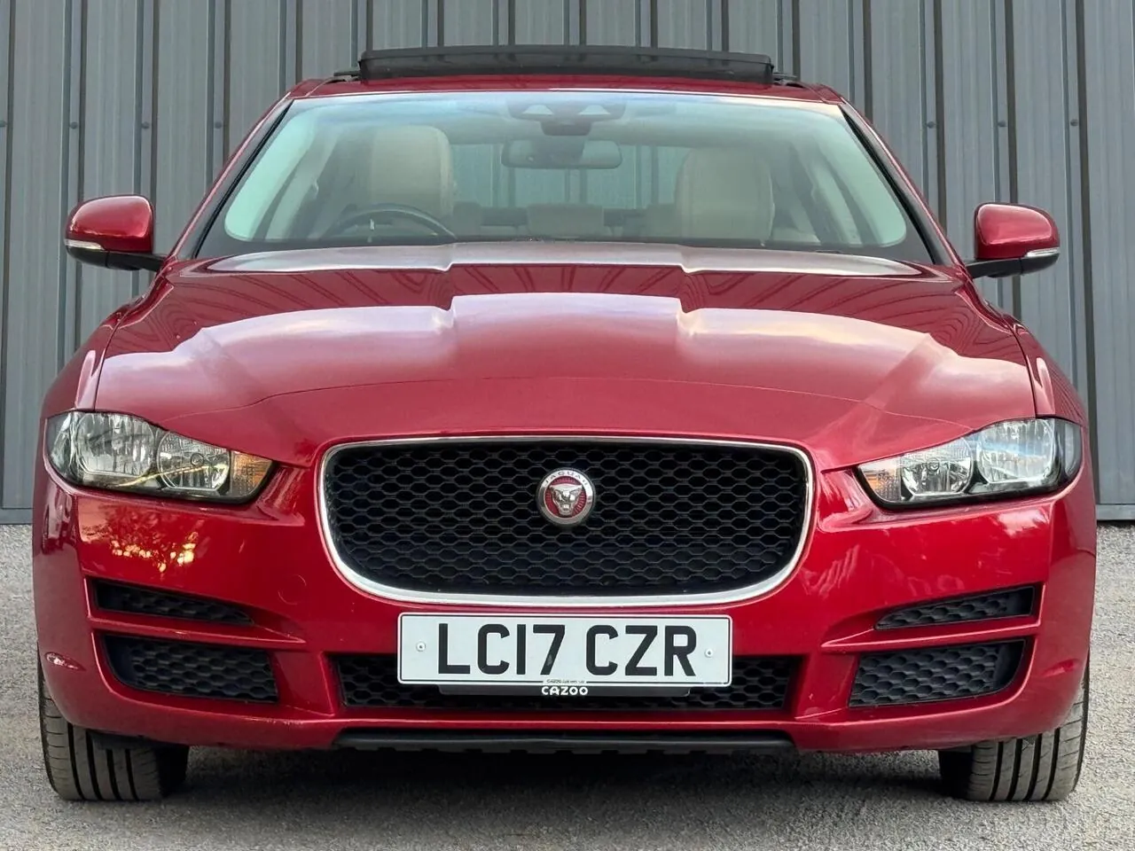 Jaguar Xe 2017 photo 4