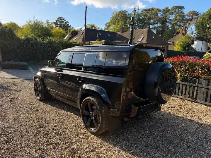 Land Rover Defender 110 2026 photo 3