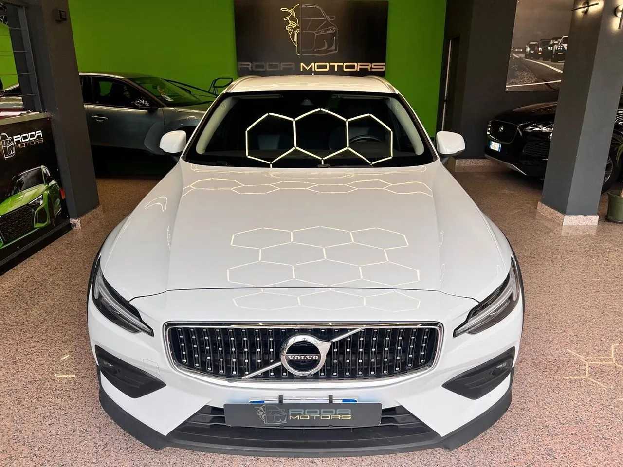 Volvo V60 Cross Country 2021 photo 2