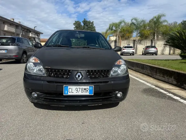 Renault Clio 2005 photo 2