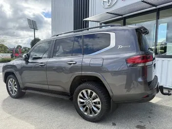 Toyota Land Cruiser 2022 photo 3