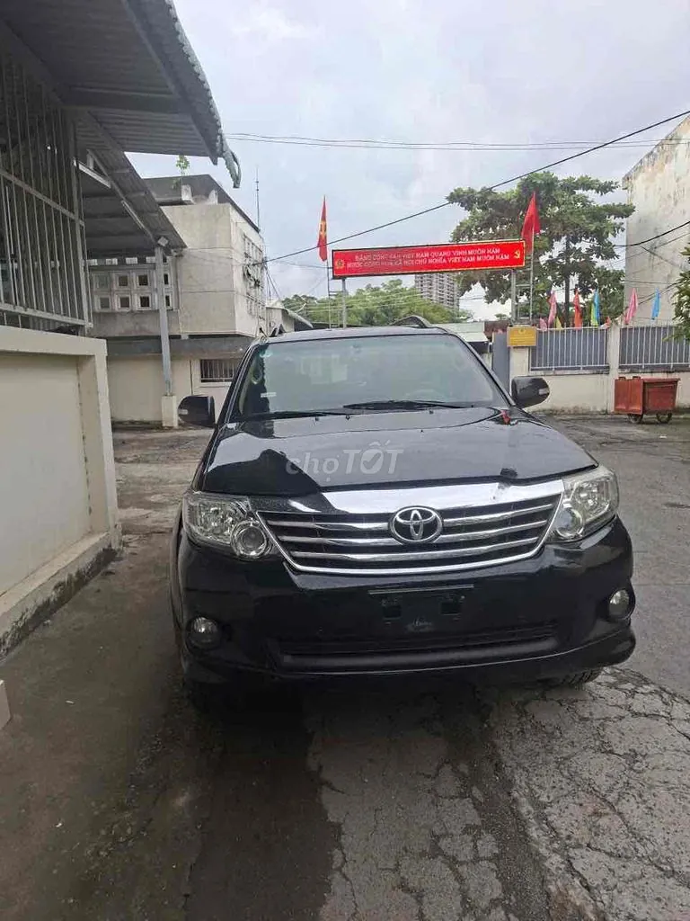 Toyota Fortuner 2013 photo 2