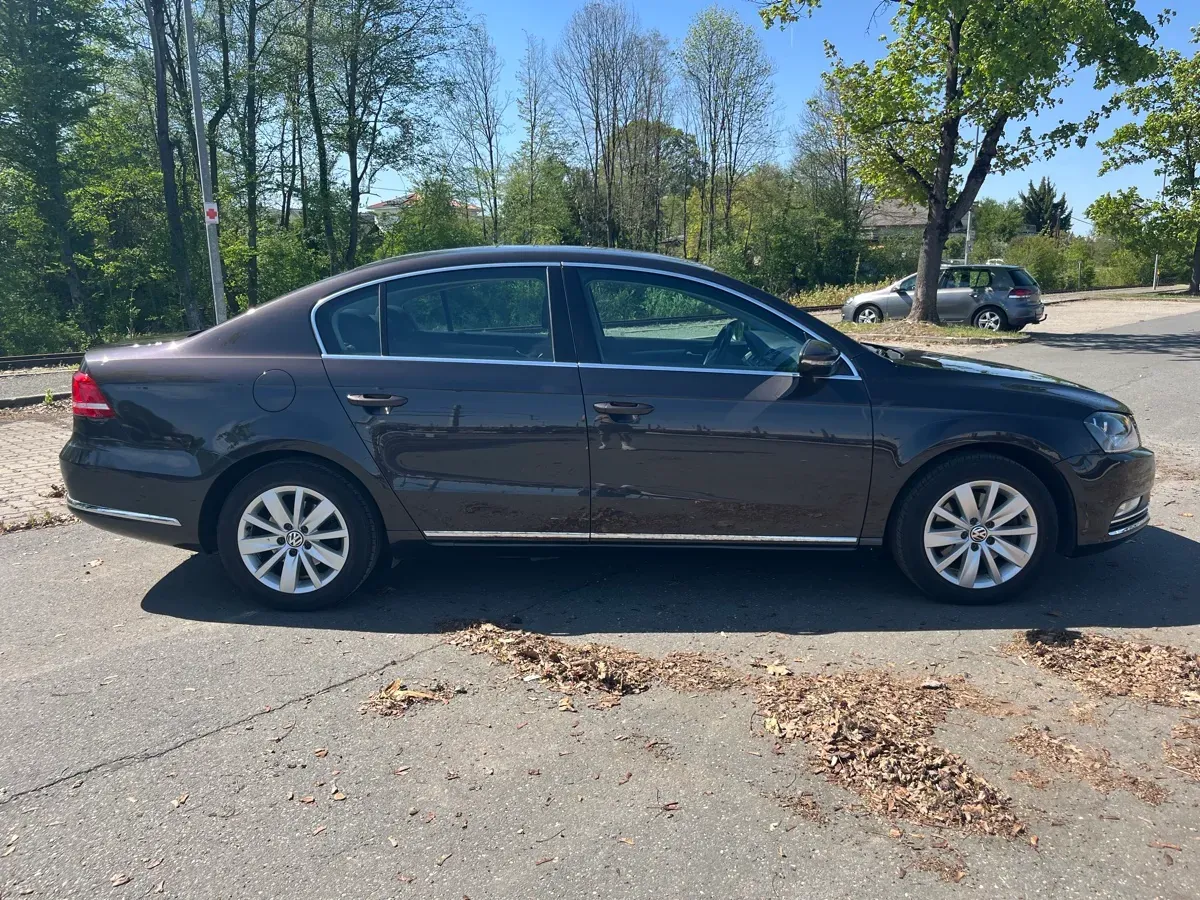 Volkswagen Passat 2011 photo 2