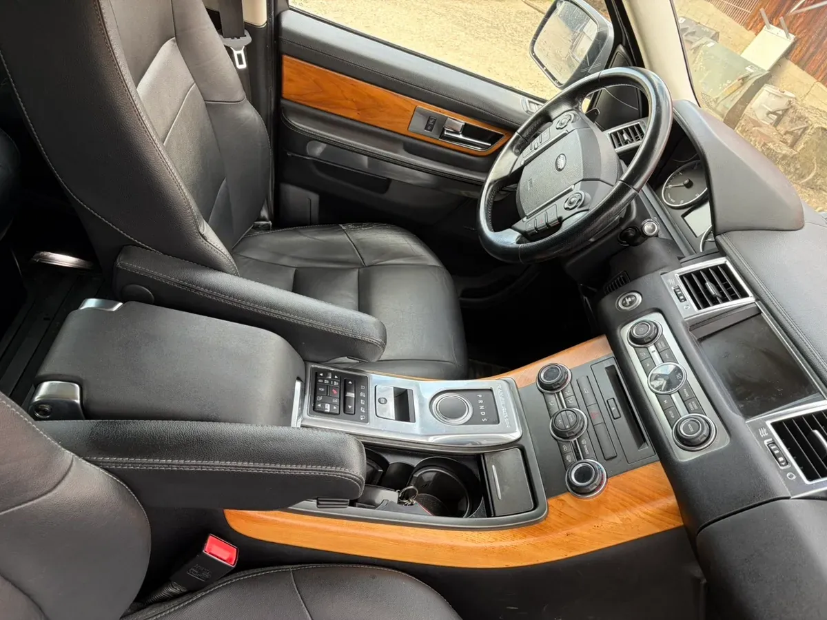 Land Rover Range Rover Sport 2012 photo 2